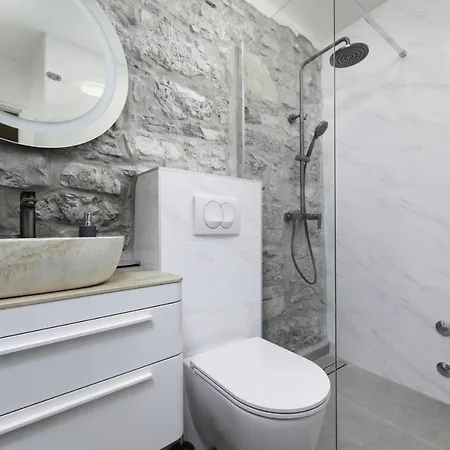 Luxury 5 Stars Berisha * Lakmartin