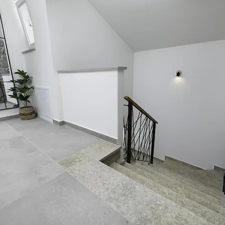 Luxury 5 Stars Berisha Villa Lakmartin